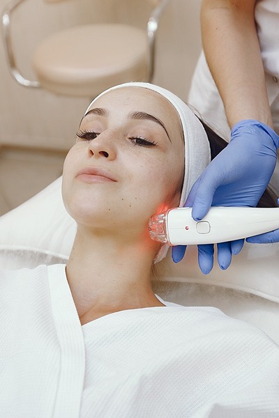 woman-cosmetology-studio-laser-hair-removal (1) (1)